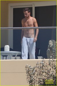 Fans break into Liam Payne of One Direction's hotel room at Jonah's Boutique Hotel in Sydney
