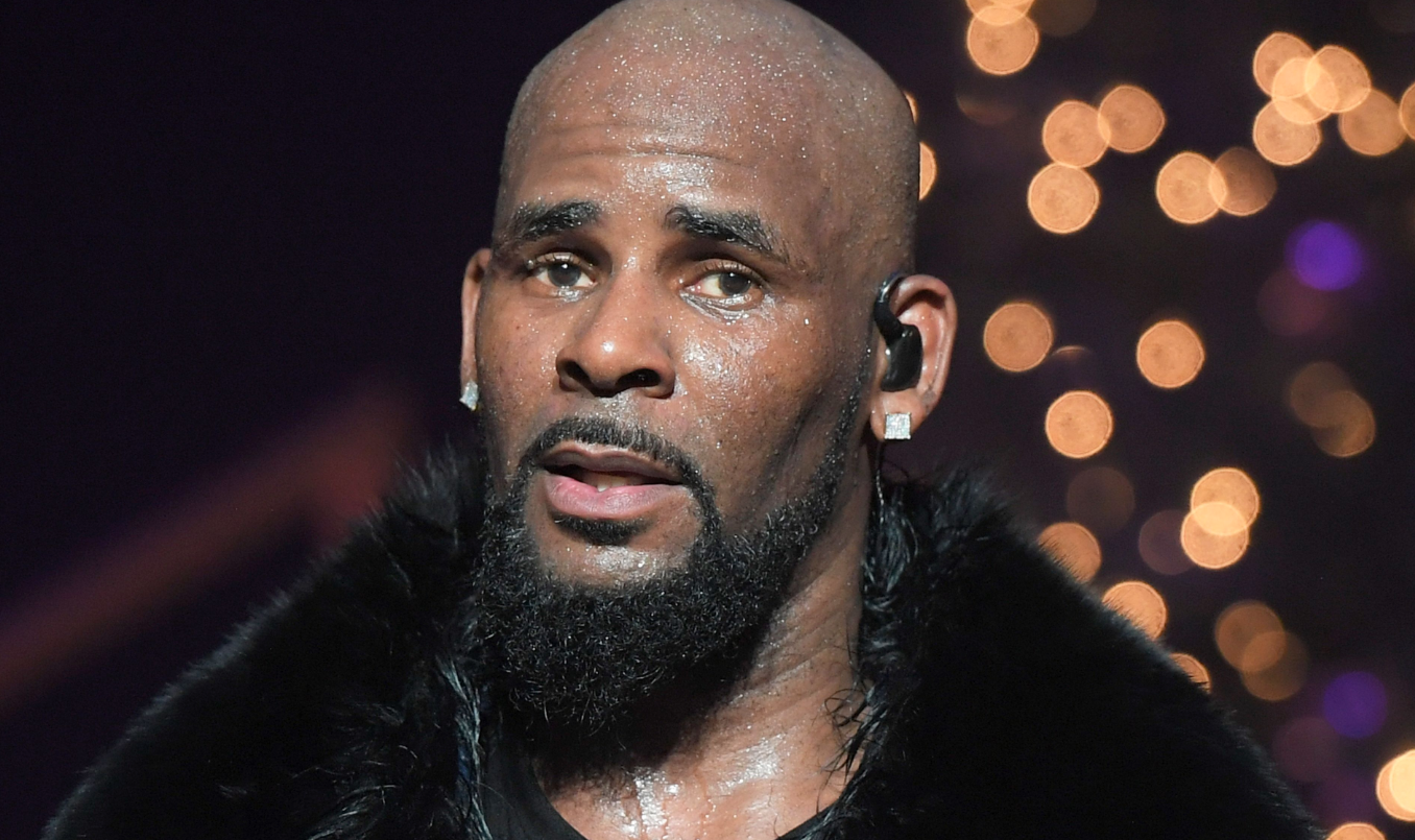 r-kelly-cellphone-video-sweat
